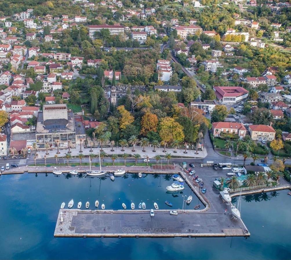 Pavle Apartmani Risan Exterior foto